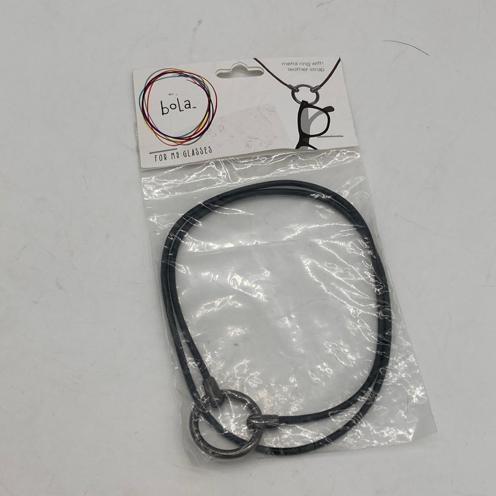 Bola glasses necklace
